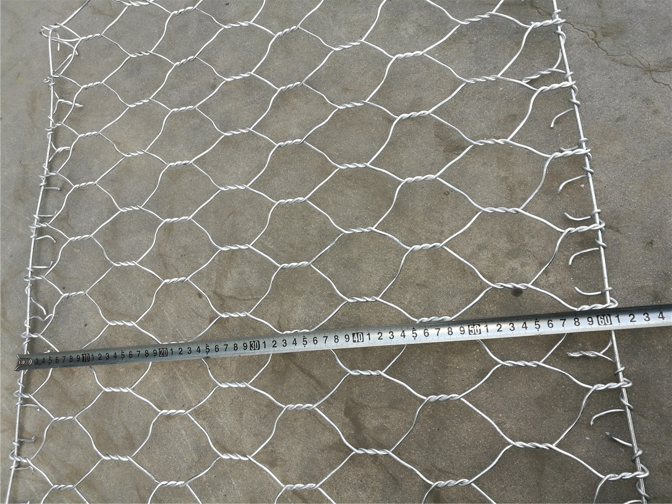 鍍鋅石籠網(wǎng)的功能特性與實(shí)際用途 鍍鋅石籠網(wǎng)的功能特性與實(shí)際用途